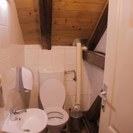 Vagabond Hostel *
