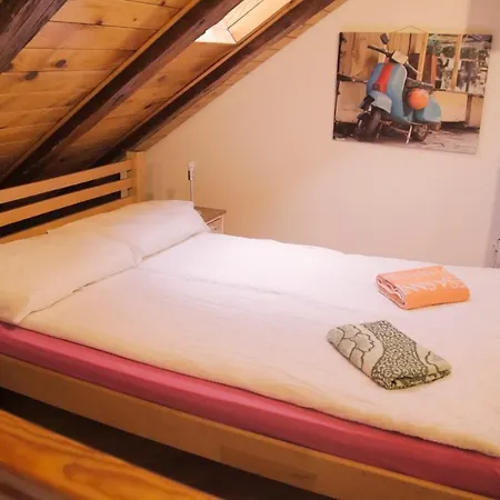 Vagabond Hostel *