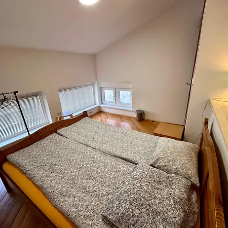 Vagabond Hostel *